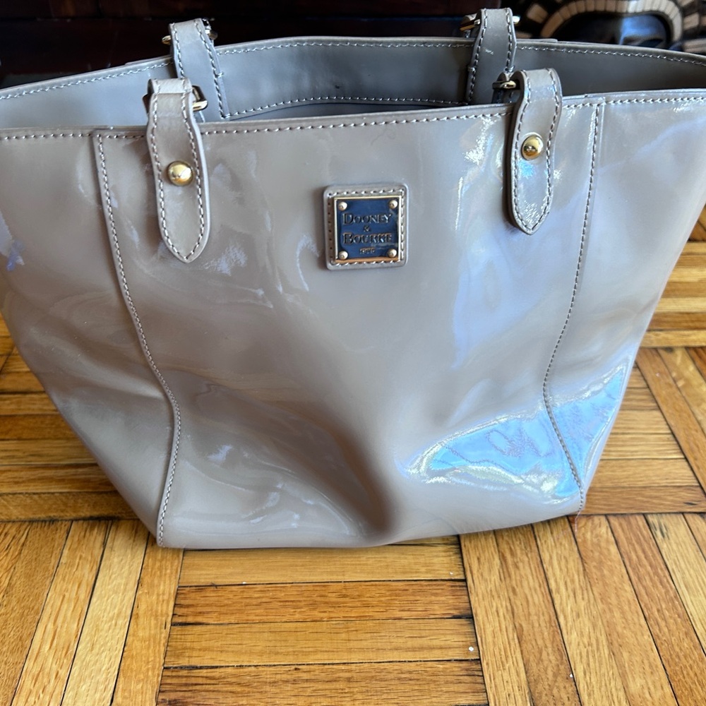 Dooney&Bourke patent beige tan handbag